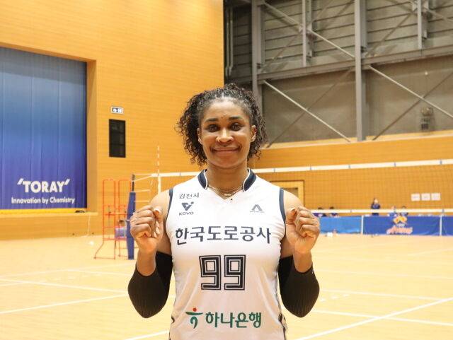 모마가 한국 V-리그 GS칼텍스, 현대건설을 거쳐 2025년 한국도로공사 유니폼을 입고 새로운 도전에 나섰다./한국도로공사