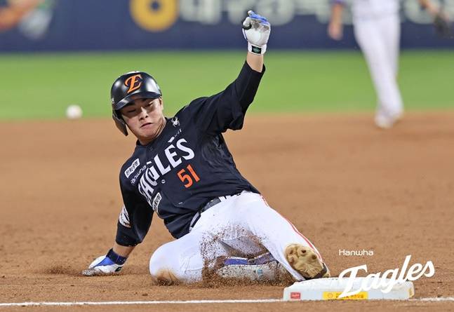 6일 삼성전서 3루로 파고드는 문현빈. /사진=한화 이글스