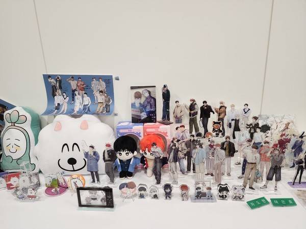 북극여우의 다양한 콘텐츠를 활용한 굿즈들.