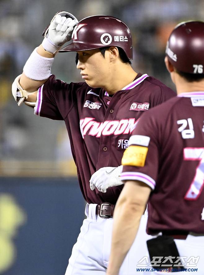 29일 잠실야구장에서 열린 키움과 LG의 경기, 5회초 2사 3루 키움 이주형이 1타점 적시타를 치고 기뻐하고 있다. 잠실=허상욱 기자wook@sportschosun.com/2025.08.29/