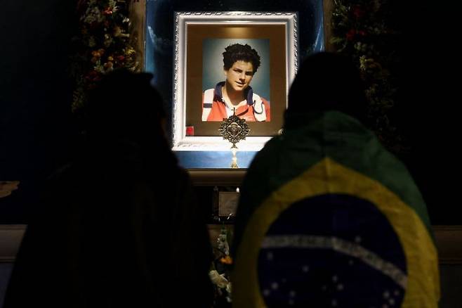 기술을 활용한 신앙 전파로 '신의 인플루언서'로 불리는 카를로 아쿠티스(1991~2006)가 가톨릭교회 역사상 첫 밀레니얼 세대 성인이 됐다. 로이터연합뉴스