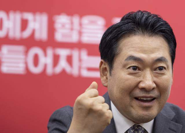 ▲국민의힘 장동혁 대표가 지난 5일 국회 내 대표실에서 연합뉴스와 가진 인터뷰에서 향후 정국 전망과 당 운영 방안에 대해 말하고 있다. ⓒ연합뉴스