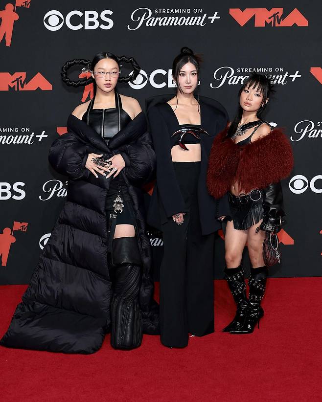 MTV VMA 시상자로 나선 헌트릭스 3인. 왼쪽부터 오드리 누나, 이재, 레이 아미. AFP 연합뉴스.