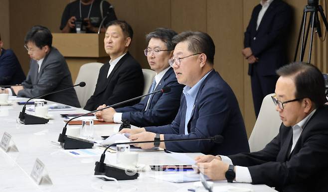 더불어민주당 코스피5000특위 경제형벌민사책임합리화TF - 경제8단체 간담회: 박일준 대한상의 상근부회장이 인사말을 하고 있다.(사진=대한상의)