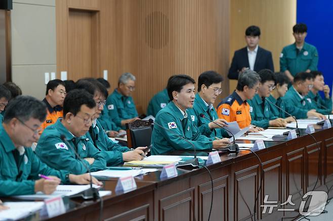 지난 7일 강원 강릉 도청 제2청사에서 열린 강릉지역 수자원 확보 긴급 대책회의.(강원도 제공, 재판매 및 DB 금지) 2025.9.8/뉴스1