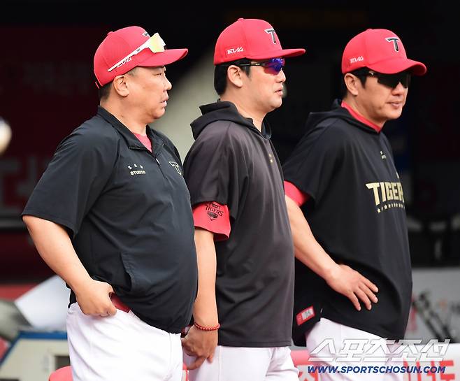 31일 수원 케이티위즈파크에서 열린 KT와 KIA의 경기. 경기를 준비하는 KIA 이범호 감독. 수원=송정헌 기자songs@sportschosun.com/2025.08.31/
