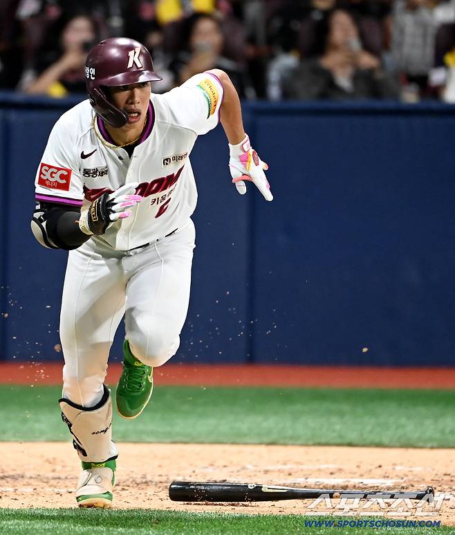 9일 고척스카이돔에서 열린 LG와 키움의 경기, 4회말1사 1,2루 키움 송성문이 1타점 동점타를 치고 있다. 고척=허상욱 기자wook@sportschosun.com/2025.09.09/