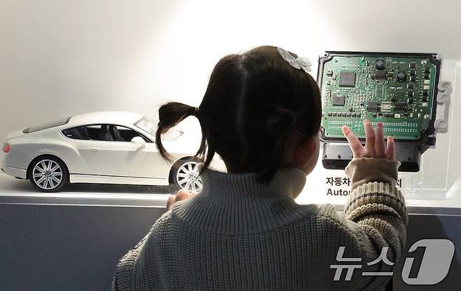 경기 과천시 과천국립과학관 미래상상SF관에서 열린 '현대 전자 문명의 기반, 반도체' 전시. (사진은 기사 내용과 무관함) 2025.3.5/뉴스1 ⓒ News1 신웅수 기자