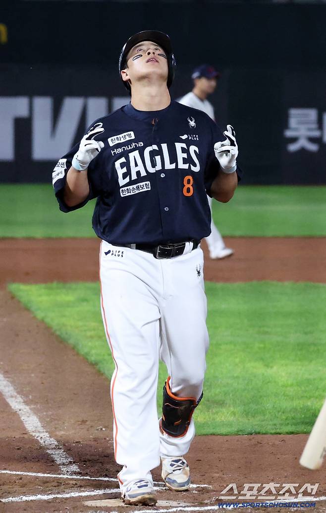 9일 부산 사직구장에서 열린 롯데 자이언츠와 한화 이글스의 경기. 6회초 1사 1루 한화 노시환이 투런포를 날린 뒤 환호하고 있다. 부산=박재만 기자 pjm@sportschosun.com/2025.09.09/