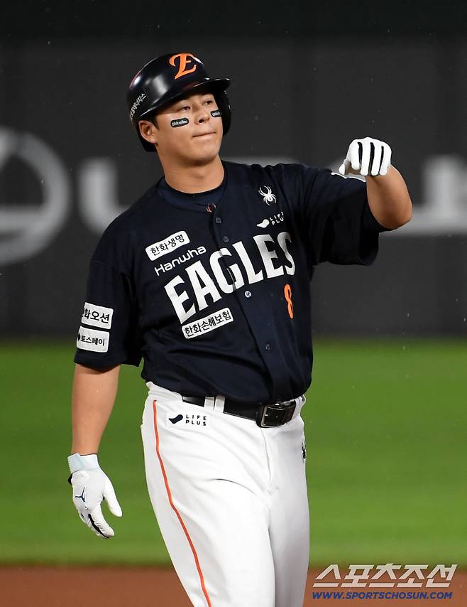 9일 부산 사직구장에서 열린 롯데 자이언츠와 한화 이글스의 경기. 1회초 무사 만루 한화 노시환이 적시타를 날린 뒤 환호하고 있다. 부산=박재만 기자 pjm@sportschosun.com/2025.09.09/