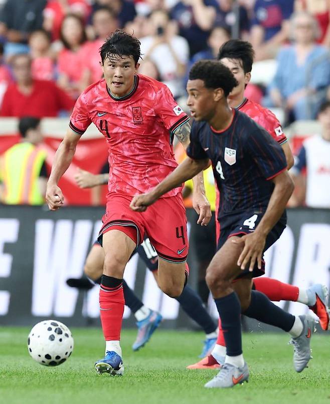 홍명보 감독은 미국전에 이어 멕시코전에서도 김민재를 축으로 한 쓰리백 전술을 꺼내들었다. ⓒ 연합뉴스