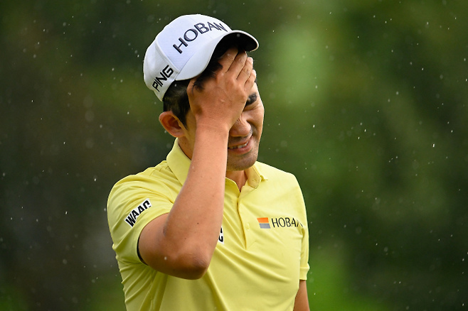 지난 8월 17일(현지시간) 미국 아이다호주 보이시의 힐크레스트 컨트리클럽(파71)에서 열린 앨버트슨스 보이시 오픈 최종 라운드 18번 홀에서 퍼트 뒤 아쉬워하는 김비오. 보이시 AFP 연합뉴스