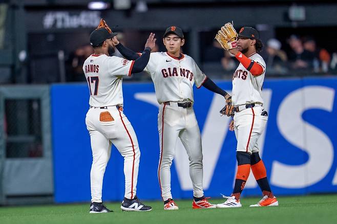 샌프란시스코 자이언츠 외야수 이정후가 9일 미국 캘리포니아주 샌프란시스코의 오라클파크에서 열린 2025 미국 메이저리그(MLB) 애리조나 다이아몬드백스와의 홈경기에 7번타자 겸 중견수로 선발 출전해 홈런 1개 포함 4타수 3안타 2타점 2득점을 기록했다. 샌프란시스코는 애리조나를 11-5로 제압하고 2연패 탈출에 성공했다. Imagn Images 연합뉴스