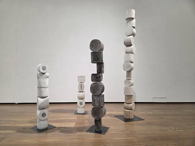 백연수 개인전 '끝나지 않은 장면' 전시 전경 (서울=연합뉴스) 박의래 기자 = 서울 평창동 김종영 미술관에서 열리고 있는 조각가 백연수 개인전 '끝나지 않은 장면'에 전시 중인 연작 '사물의 조형 연구' 작품들 모습. 2025.9.10. laecorp@yna.co.kr