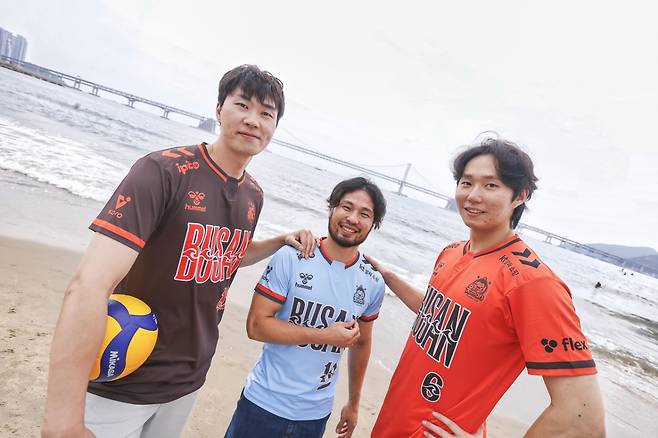 남자프로배구 OK저축은행의 2025~2026시즌 유니폼. /사진=OK저축은행 배구단 제공