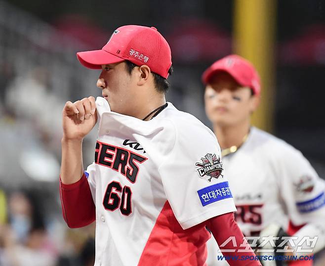 11일 광주 기아챔피언스필드에서 열린 KIA와 롯데의 경기. 1회 1실점 투구를 마치고 마운드를 내려오는 KIA 김도현. 광주=송정헌 기자songs@sportschosun.com/2025.09.11/