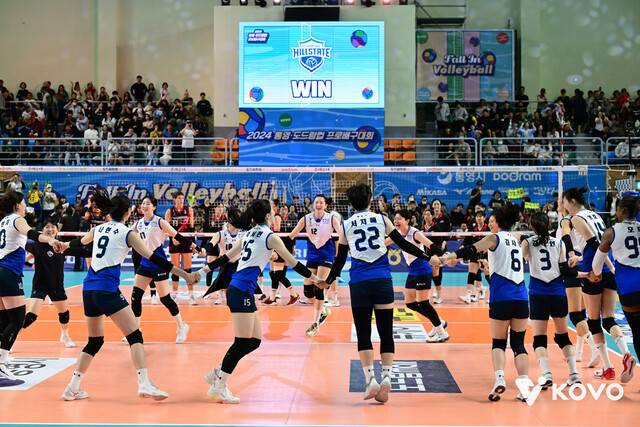 현대건설 선수들이 지난해 통영에서 열린 코보(KOVO)컵대회 여자부 결승에서 우승한 뒤 기뻐하고 있다. 한국배구연맹 제공