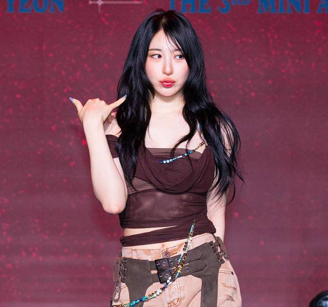 이채연은 3일 오후 서울 강남구 청담동 일지아트홀에서 미니 3집 '쇼다운(SHOWDOWN)' 발매 기념 미디어 쇼케이스를 개최했다. WM엔터테인먼트 제공