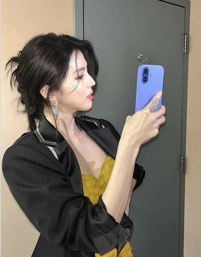 한소희가 압도적인 비주얼로 팬들의 시선을 사로잡았다.사진=한소희 SNS