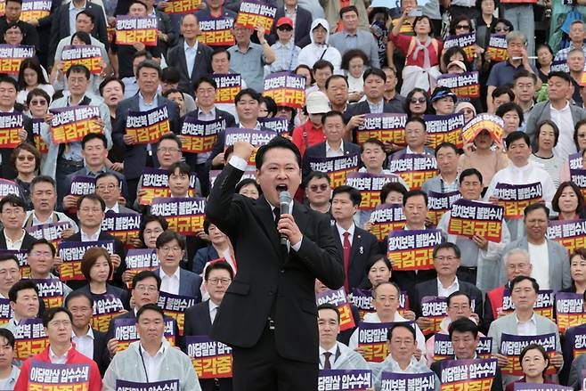 장동혁 국민의힘 대표가 9월4일 국회 본청 앞 계단에서 열린 야당말살 정치탄압 특검수사 규탄대회에서 규탄사를 하고 있다. ⓒ시사저널 박은숙