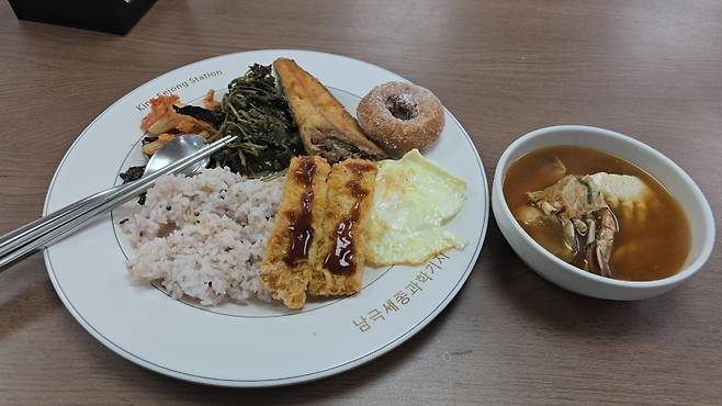 ▲몇 달만에 맛본 계란후라이-우리는 평범한 계란 하나에 감동을 느꼈다