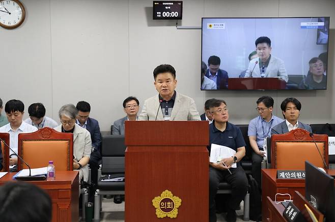 ▲ 문병근 도의원이 경기남부광역철도에 대해 설명하고 있다./사진제공=경기도의회