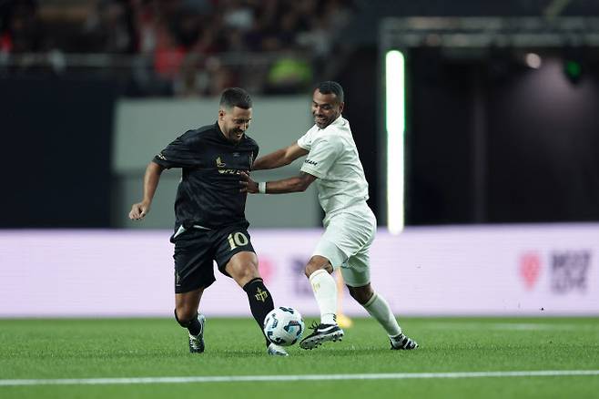 에덴 아자르와 클로드 마켈렐레가 끝장 대결에서 일대일 대결을 펼치고 있다. 사진=넥슨