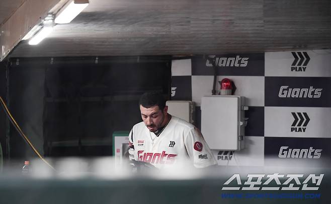 1회 조기 강판 당한 벨라스케즈.