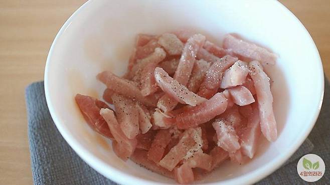 밑간한 돼지고기