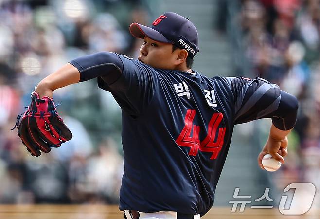 롯데 자이언츠 투수 박진. 2025.4.27/뉴스1 ⓒ News1 김도우 기자