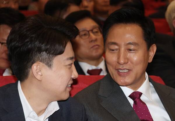 이준석 개혁신당 대표와 오세훈 서울시장(오른쪽)./뉴시스