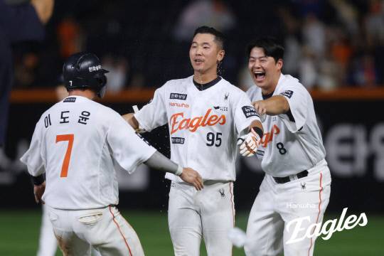 (왼쪽부터) 이도윤, 황영묵, 노시환. 한화이글스 제공