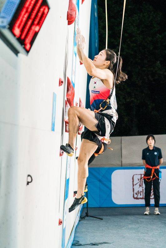 대한산악연맹은 "중국 구이양에서 열린 '2025 IFSC 클라이밍 구이양 스피드 월드컵'에서 대한민국 클라이밍 스피드 국가대표 정지민이 여자 스피드 부문에서 은메달을 획득했다"고 밝혔다. / 대한산악연맹