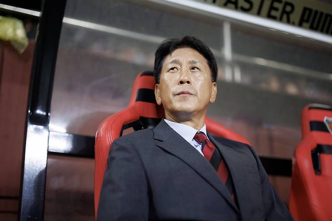 포항은 올해 박태하 감독의 지도 하에 4년 연속 파이널 A 진입 가능성을 높이고 있다. 지난해 전술적 임기응변을 앞세워 포항의 K리그1 6위와 코리아컵 우승을 이끈 박 감독은 올해는 조르지, 홍윤상, 어정원의 포지션 변화를 통해 위기를 극복해 나갔다. 사진제공│한국프로축구연맹