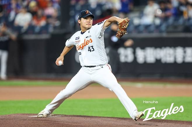 한화 루키 정우주가 15일 대전 한화생명 볼파크에서 열린 2025 KBO리그 키움전에 선발 등판해 역투하고 있다. 사진 | 한화 이글스