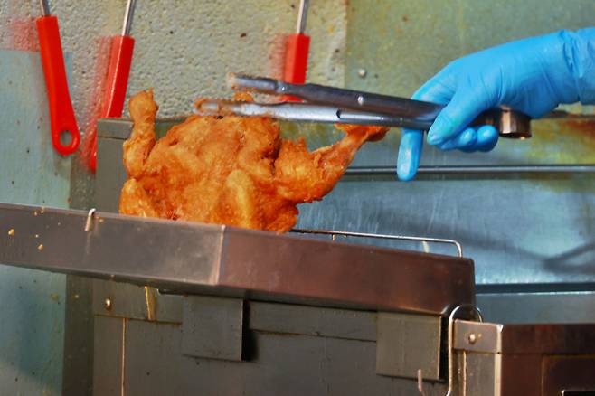 한 치킨가게. 연합뉴스