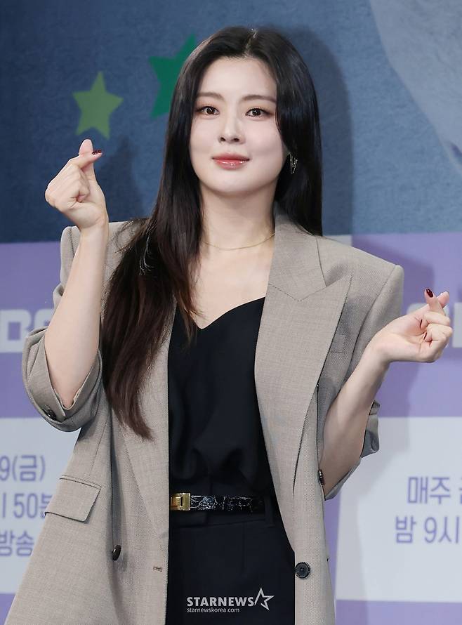 배우 이선빈이 16일 서울 상암동 MBC에서 진행된 새 금토드라마 '달까지 가자' 제작발표회에 참석해 포즈를 취하고 있다. 월급만으론 생존할 수 없는 흙수저 세 여자가 코인 투자에 뛰어들며 벌어지는 하이퍼리얼리즘 생존 드라마 '달까지 가자'는 오는 19일 첫 방송된다. /2025.09.16 /사진=이동훈 photoguy@