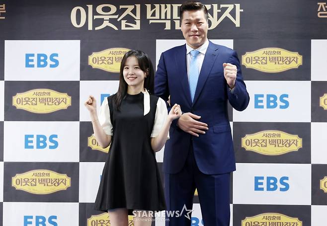 방송인 장예원, 서장훈이 16일 서울 중구 프레스센터에서 열린 EBS 예능 '서장훈의 이웃집 백만장자' 제작발표회에 참석해 포즈를 취하고 있다. /2025.09.16 /사진=김휘선 hwijpg@