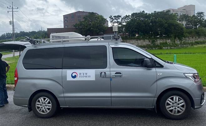 ▲ 한강청이 오존 고농도 시기에 환경법을 위반한 배출사업장 을 무더기 적발했다(이동측정차량)/사진제공=한강청.