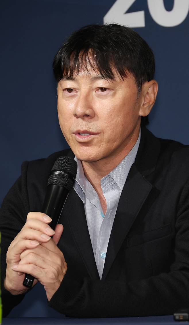 각오 말하는 신태용 감독
(서울=연합뉴스) 신준희 기자 = 4일 종로구 축구회관에서 열린 2025-26 ACL 참가 K리그 4개팀 미디어데이에서 울산HD 신태용 감독이 각오를 밝히고 있다. 2025.9.4