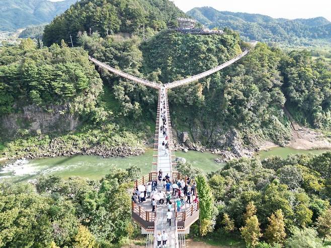 국내 최장의 무주탑 현수교 '한탄강 Y형 출렁다리' 경기 포천시 제공