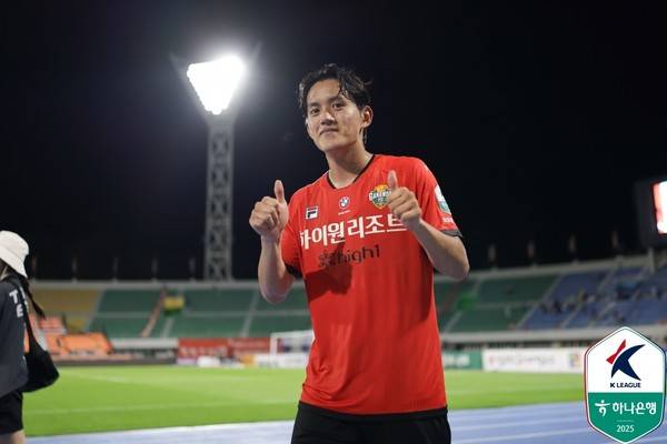 홍철(강원FC). 한국프로축구연맹 제공