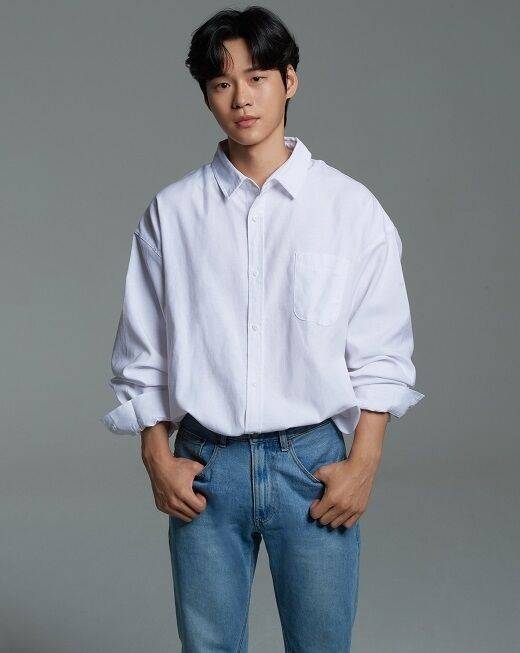윤지온