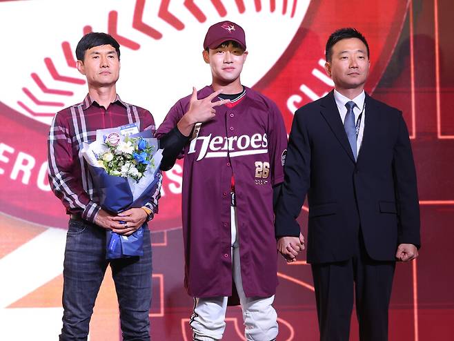 ▲ 가운데에 선 박한결 ⓒ연합뉴스