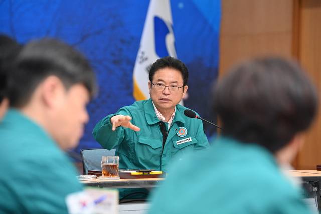 이철우 경북도지사가 지난 5월 경북도청 화백당에서 열린 초대형 산불피해대책본부 회의를 주재하고 있다. 경북도 제공.