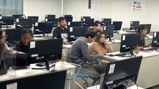 18일 오후 대전 동구 우송대에서 외국인 유학생들이 AI 수업을 받고 있다. 김영태 기자