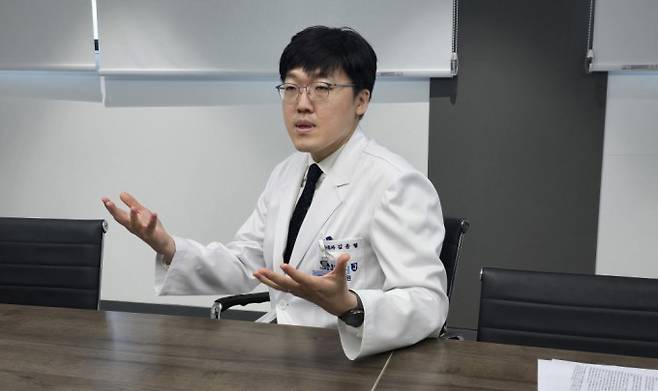 김유형 서울대병원 내분비대사내과 교수가 3일 서울 종로구 서울대병원에서 동아사이언스와 인터뷰를 하고 있다. 문세영 기자.