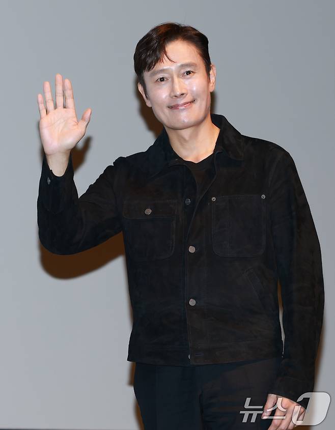 배우 이병헌이 19일 오후 부산 해운대구 동서대학교 소향씨어터 신한카드홀에서 열린 제30회 부산국제영화제(BIFF) 액터스 하우스 행사에 참석해 포즈를 취하고 있다. 2025.9.19/뉴스1 ⓒ News1 권현진 기자