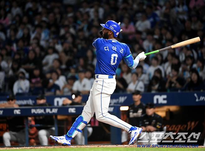 18일 창원NC파크에서 열린 삼성과 NC의 경기, 4회초 무사 1,2루 삼성 디아즈가 3점홈런을 치고 있다. 디아즈는 48호 홈런을 기록해 외국인 타자 한시즌 최다홈런 타이 기록을 달성했다. 창원=허상욱 기자wook@sportschosun.com/2025.09.18/