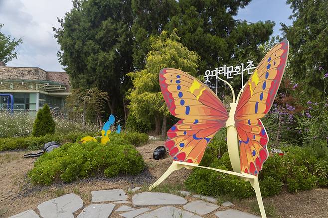 2000년 폐교된 뒤 6년간 방치됐다가 문화 공간으로 다시 태어난 경기 평택시 서탄면 ‘웃다리문화촌’. 경기관광공사 제공